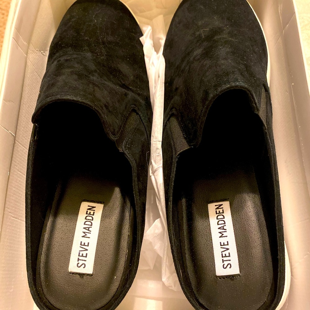 Steve Madden Ezekiel Suede Slip-On Sneakers